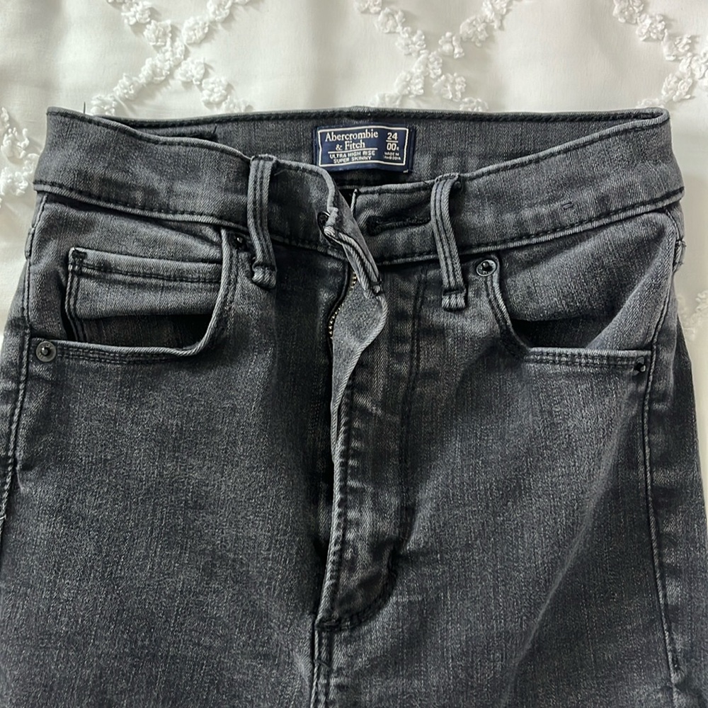 Abercrombie Black Ultra High rise Supper Skinny